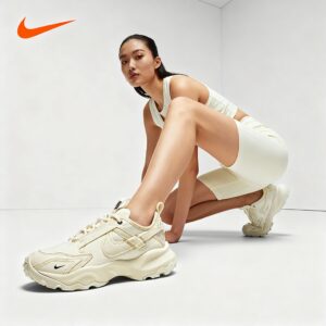 Nike Women's TC 7900 Sneakers DD9682-100